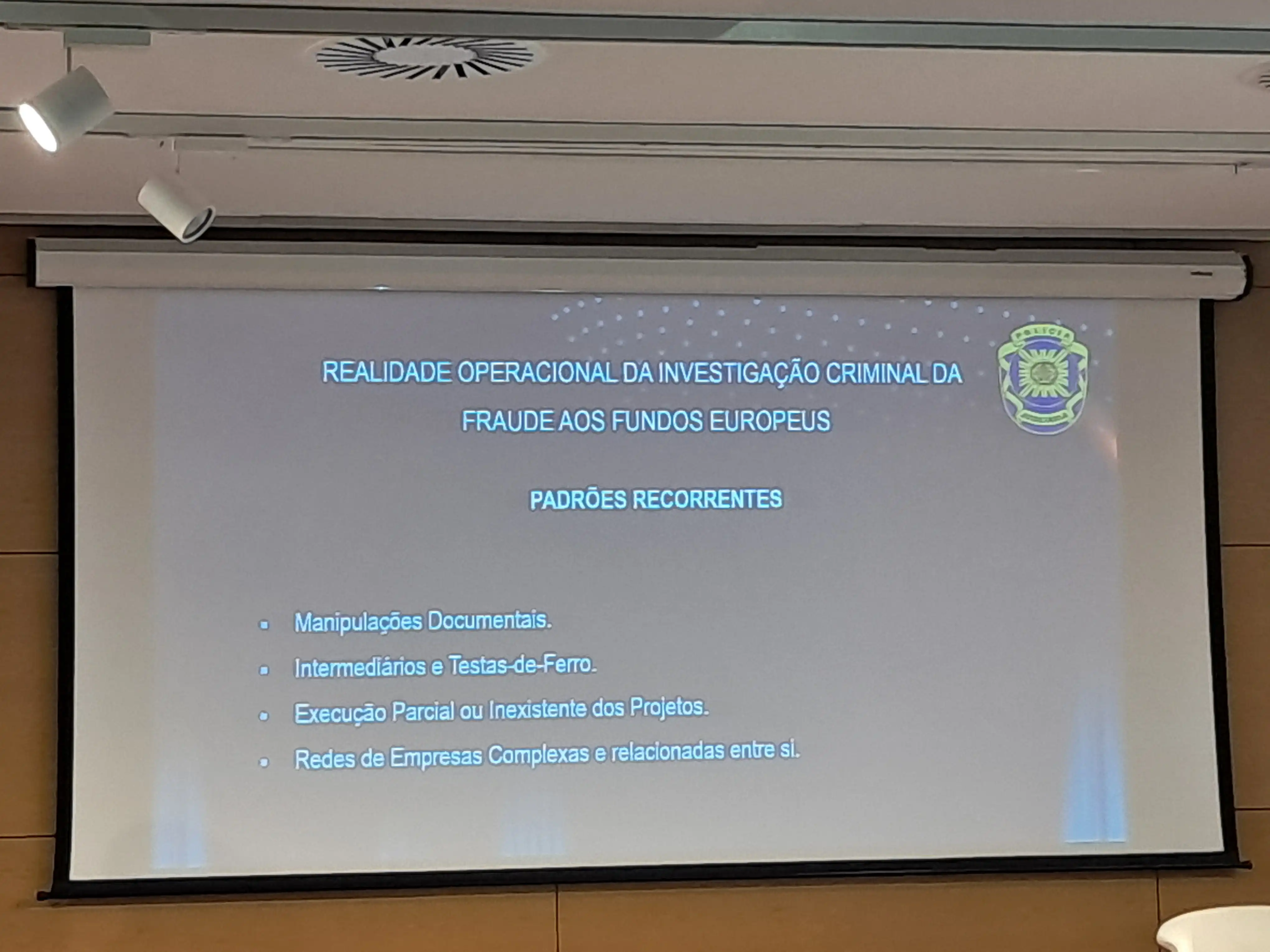 Imagem ilustrativa encontro “Proteção dos interesses financeiros da União Europeia – Estratégias e técnicas de investigação à fraude com fundos europeus”, que teve lugar nas instalações da Polícia Judiciária, nos dias 19 e 20 de novembro